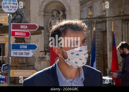 Lyon (France), le 01 juin 2021. Grégory Doucet, Maire de Lyon, au début du voyage du soleil en Europe à la mairie. Banque D'Images