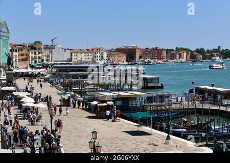 Blick auf den Lido vom Balkon des Hotel Daniele Banque D'Images