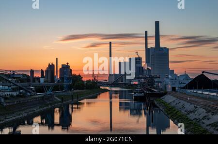 GKM Mannheim au coucher du soleil Banque D'Images