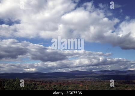 Vue sur les montagnes Catskill depuis la route 44/55, depuis une étendue appelée vue sur. Banque D'Images