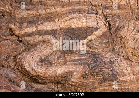 Ductiley déformée gneiss de sous-sol protérozoïque, sud-est de la Californie, États-Unis. La vue est à environ 2 mètres. Banque D'Images