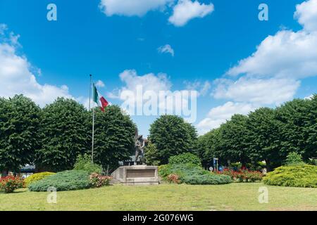 Italie, Lombardie, Orzinuovi, Bersaglieri Monument corps de l'armée italienne Banque D'Images