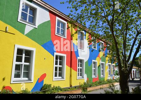 La grande peinture murale de Niklas Apfel à l'UFA Fabrik à Berlin, Allemagne - 31 mai 2021. Banque D'Images