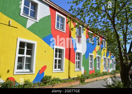 La grande peinture murale de Niklas Apfel à l'UFA Fabrik à Berlin, Allemagne - 31 mai 2021. Banque D'Images