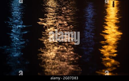 La lumière réfléchie sur l'eau Banque D'Images