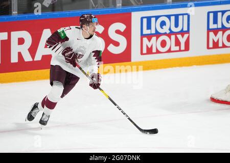 Riga, Arena Riga, Allemagne. 1er juin 2021. Vs Lettonie (Championnat du monde de hockey sur glace 2021 de l'IIHF), #27 Oskars Cibulskis (Lettonie) avec le palet (Suisse/Croatie OUT) Credit: SPP Sport Press photo. /Alamy Live News Banque D'Images