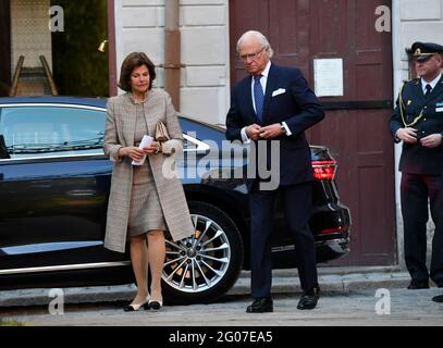 La reine Silvia et le roi Carl Gustaf arrivent au festival de musique ancienne de Stockholm à Tyska kyrkan (église allemande) à Stockholm, Suède, le 01 juin 2021.photo: Fredrik Sandberg / TT code 10080 Banque D'Images