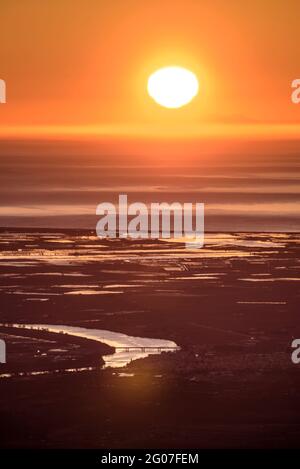 Lever de soleil depuis le Mont Caro en regardant le delta de l'Ebre (parc naturel d'Els ports, Tarragone, Catalogne, Espagne) Banque D'Images