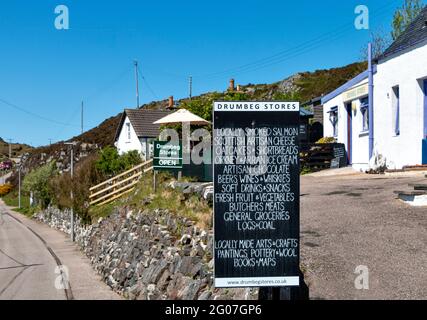 DRUMBEG SUTHERLAND ÉCOSSE LES MAGASINS DRUMBEG VUS AU DÉBUT DE L'ÉTÉ Banque D'Images