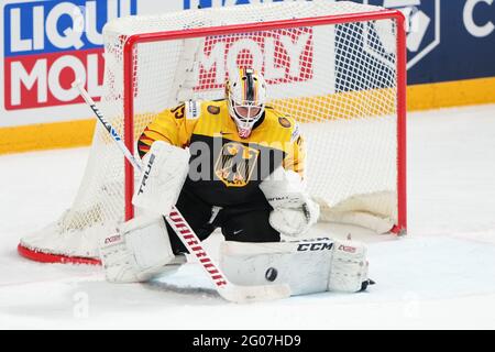 Riga, Arena Riga, Allemagne. 1er juin 2021. Vs Lettonie (Championnat du monde de hockey sur glace 2021 de l'IIHF), gardien de but Mathias Niederberger (Allemagne) sauve (Suisse/Croatie) crédit: SPP Sport Press photo. /Alamy Live News Banque D'Images