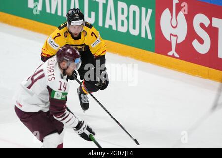 Riga, Arena Riga, Allemagne. 1er juin 2021. Vs Lettonie (Championnat du monde de hockey sur glace 2021 de l'IIHF), #7 Maximilien Kastner (Allemagne) chassant le palet (Suisse/Croatie) Credit: SPP Sport Press photo. /Alamy Live News Banque D'Images