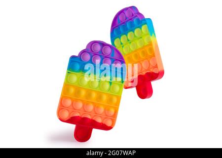 Image de deux jouets antistress fidget sous forme de glace isolée sur fond blanc. Pop jeu populaire. Banque D'Images