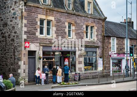 Callander, Écosse - 29 mai 2021 : l'avant du magasin et l'affiche pour le magasin de pain Mhor Banque D'Images