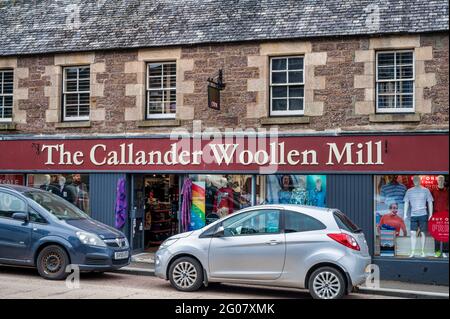 Callander, Écosse - 29 mai 2021 : devant du magasin et panneau pour le moulin à laine de Callander Banque D'Images