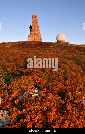 FRANCE, HAUT-RHIN (68), SOULTZ-HAUT-RHIN, MONUMENT BLEU DEVILS ET RADAR DE NAVIGATION AÉRIENNE, GRAND BALLON, PARC NATUREL RÉGIONAL DES BALLONS DES VOSGES Banque D'Images