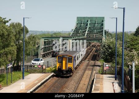 Northern trains classe 150 Sprinter 150276 avec le service 2P15 1342 Doncaster à Scunthorpe à Althorpe, Lincs se dirigeant vers le pont Keadby le 1/6/21. Banque D'Images