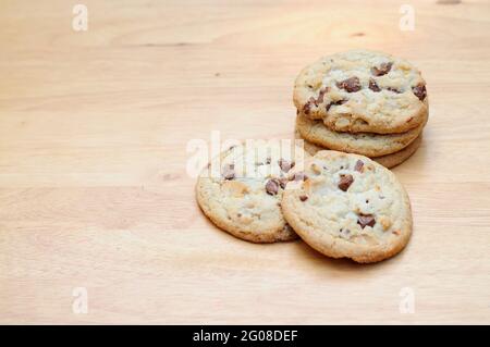 Biscuits au chocolat au lait et à la macadamia Banque D'Images