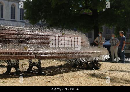 Bruges, Belgique. 1er juin 2021. L'installation artistique 'Inner Circle' de Nadia Kaabi-Linke est vue à Bruges, Belgique, le 1er juin 2021. Du 8 mai au 24 octobre, le troisième triennal de Bruges apporte l'art et l'architecture contemporains à la ville riche en histoire. Avec le thème "trauma", des œuvres d'art créées par treize artistes et architectes ont été présentées dans différents endroits de la ville. Credit: Zheng Huansong/Xinhua/Alay Live News Banque D'Images