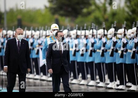 Ankara, le Premier ministre géorgien Irakli Garibashvili avec une cérémonie officielle au complexe présidentiel d'Ankara. 1er juin 2021. Le Président turc Recep Tayyip Erdogan (L, front) accueille le Premier ministre géorgien Irakli Garibashvili lors d'une cérémonie officielle au complexe présidentiel d'Ankara, en Turquie, le 1er juin 2021. Crédit: Mustafa Kaya/Xinhua/Alamy Live News Banque D'Images