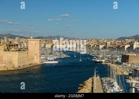 FRANCE, BOUCHE-DU-RHÔNE (13), MARSEILLE, ENTRÉE DU VIEUX-PORT Banque D'Images