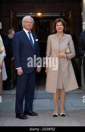 La reine Silvia et le roi Carl Gustaf arrivent au festival de musique ancienne de Stockholm à Tyska kyrkan (église allemande) à Stockholm, en Suède, le 01 juin 2021. Photo: Fredrik Sandberg / TT code 10080 Banque D'Images