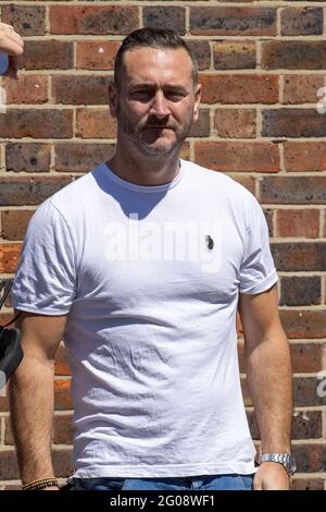 Londres, Royaume-Uni. 1er juin 2021. Will Mellor a été repéré aujourd'hui tournage de scènes, à Hoxton, pour un nouveau vidéo de musique de charité appelé Vindaloo partie deux, qui a été soutenu et soutenu par Deliveroo pour recueillir des fonds pour le NHS, car les recettes de la vente de la chanson vont à des organismes de bienfaisance NHS. On dit qu'il y aura plus de visages de célébrités dans la vidéo pour soutenir le single de la charité. La date de sortie n'a pas encore été révélée, mais on pense qu'elle est à temps pour le premier match de l'UEFA EURO 2020 en Angleterre. Crédit : SOPA Images Limited/Alamy Live News Banque D'Images