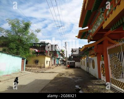 Vue sur les logements à bas prix et les logements à plat dans la ville de Bodhgaya, situé dans le quartier de Gaya de Bihar, Inde - novembre 2017 Banque D'Images