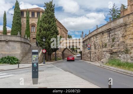 Salamanque / Espagne - 05 12 2021: Vue sur le centre-ville de Salamanque, avec Convento de las Dueñas et plaza del concilio de trento, bâtiment classique et bri Banque D'Images