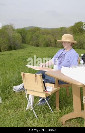 AUGUSTA, ÉTATS-UNIS - 30 avril 2009 : un artiste de plein air peint un paysage du Missouri. Banque D'Images