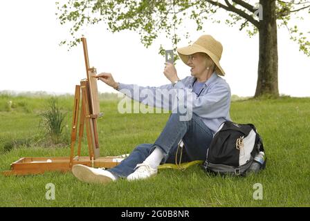 AUGUSTA, ÉTATS-UNIS - 30 avril 2009 : un artiste de plein air peint un paysage du Missouri. Banque D'Images