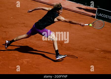 Paris, France. 2 juin 2021. Alexander Zverev, d'Allemagne, est en action lors du tournoi de tennis Grand Chelem ouvert en 2021 à Roland Garros, Paris, France. Frank Molter/Alamy Actualités en direct Banque D'Images