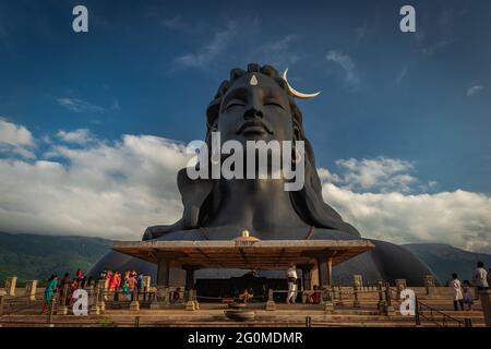 adiyogi shiva statue de perspectives différentes unique image est prise à dhyanlinga coimbatore inde le 02 2020 janvier. il s'agit de la statue shiva fait de s. Banque D'Images