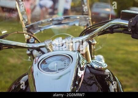 Détails de la moto avec réservoir d'essence et compteur de vitesse Banque D'Images