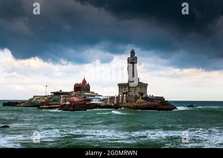 Magnifique ciel spectaculaire nuages climat de mousson à Kanyakumari plage Tamilnadu, sud de l'Inde. Banque D'Images