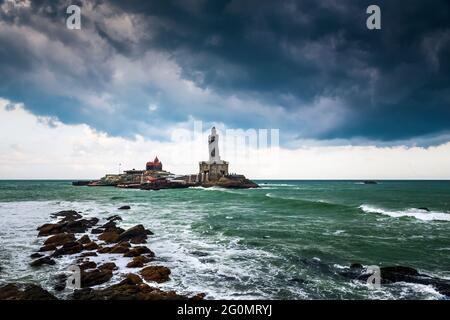 Magnifique ciel spectaculaire nuages climat de mousson à Kanyakumari plage Tamilnadu, sud de l'Inde. Banque D'Images