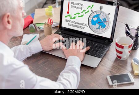 Concept de réchauffement climatique affiché sur un écran d'ordinateur portable Banque D'Images