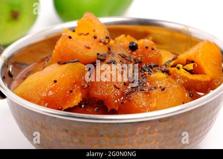 Curry de mangue brute verte de style indien ou rajasthani Banque D'Images