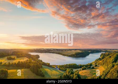 Un coucher de soleil sur la région du lac du Danemark Banque D'Images