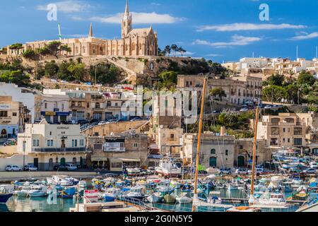 MGARR, MALTE - 10 NOVEMBRE 2017 : bateaux au port de Mgarr sur l'île de Gozo, Malte Banque D'Images