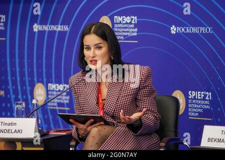 Saint-Pétersbourg, Russie. 02 juin 2021. Tinatin Kandelaki, productrice générale, Match TV parle au Forum économique international de Saint-Pétersbourg (SPIEF) sur « Qu'est-ce que la Russie va venir avec? ». Crédit : SOPA Images Limited/Alamy Live News Banque D'Images