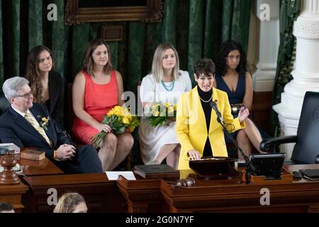 Austin, Texas, États-Unis. 30 mai 2021. Le sénateur Donna Cambell, R-New Braunfels, prononce un discours au Sénat après avoir été nommé Président Pro TEM le dernier jour de la 87e législature du Texas. Crédit : Bob Daemmrich/ZUMA Wire/Alay Live News Banque D'Images