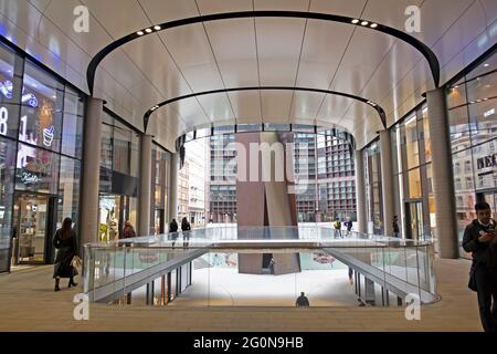 Vue sur le réaménagement de 100 boutiques de Liverpool Street près de Broadgate Circle dans la ville de Londres, Angleterre KATHY DEWITT Banque D'Images