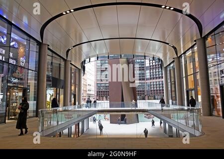 Vue sur le réaménagement de 100 boutiques de Liverpool Street près de Broadgate Circle dans la ville de Londres, Angleterre KATHY DEWITT Banque D'Images