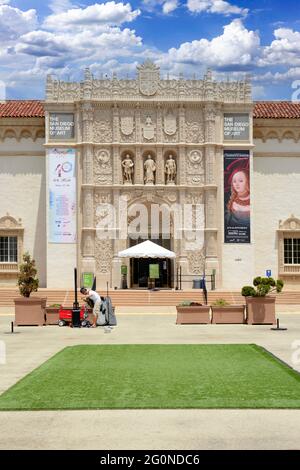 Le musée d'art de San Diego sur la Plaza de Panema dans le parc de Balboa, San Diego, CA Banque D'Images