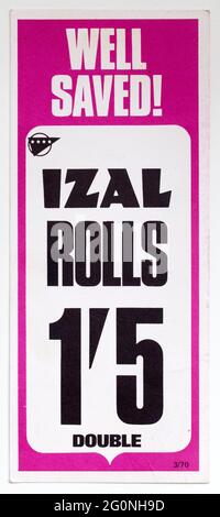 Étiquette d'affichage du prix de vente des années 1970 pour rouleaux de toilettes Izal Banque D'Images