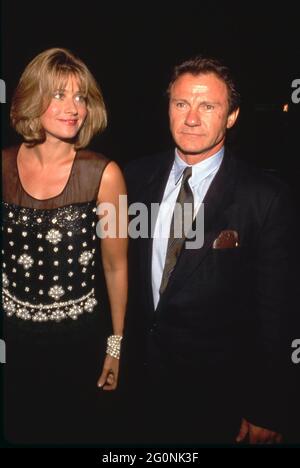 Lorraine Bracco et Harvey Keitel pendant la première de 'Goodfellas' Los Angeles au Mann's Bruin Theatre à Westwood, Californie le 17 septembre 1990 crédit: Ralph Dominguez/MediaPunch Banque D'Images