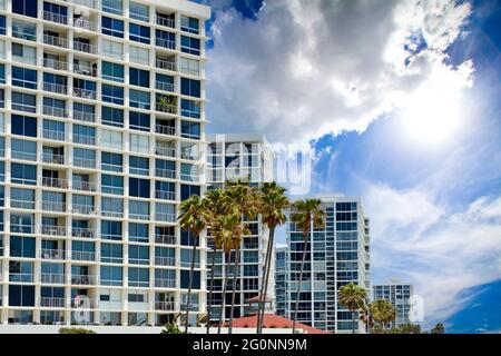Appartements de plusieurs millions de dollars en bord de mer sur Coronado Island, San Diego, Californie Banque D'Images