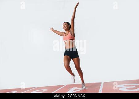 Une athlète féminine a couru jusqu'à la fin Banque D'Images