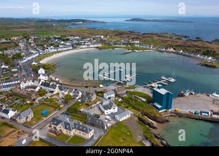 Vue aérienne du village de Port Ellen sur Islay dans Inner Hebrides, Écosse, Royaume-Uni Banque D'Images