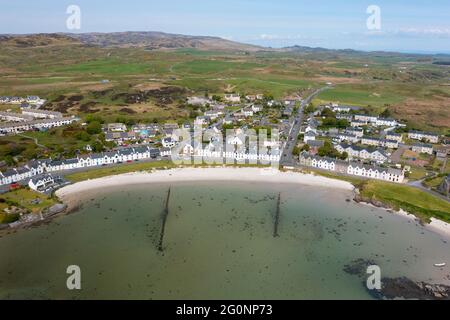 Vue aérienne du village de Port Ellen sur Islay dans Inner Hebrides, Écosse, Royaume-Uni Banque D'Images